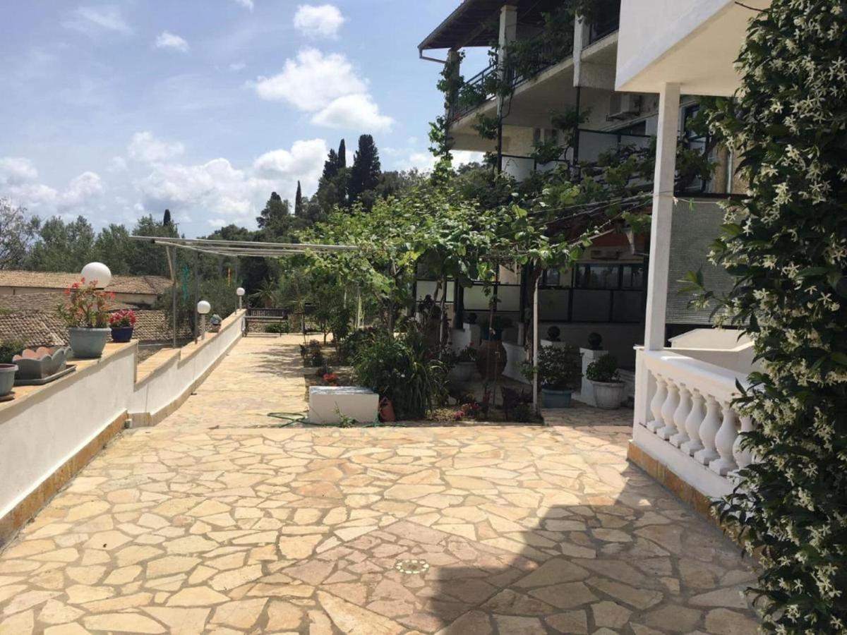 Majestic Apartment In Mpenitses With Shared Pool Esterno foto