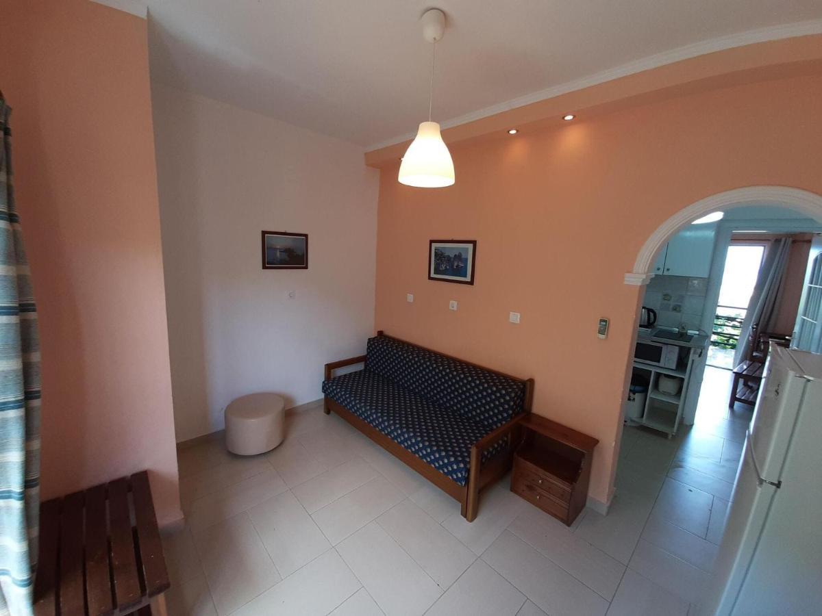 Majestic Apartment In Mpenitses With Shared Pool Esterno foto