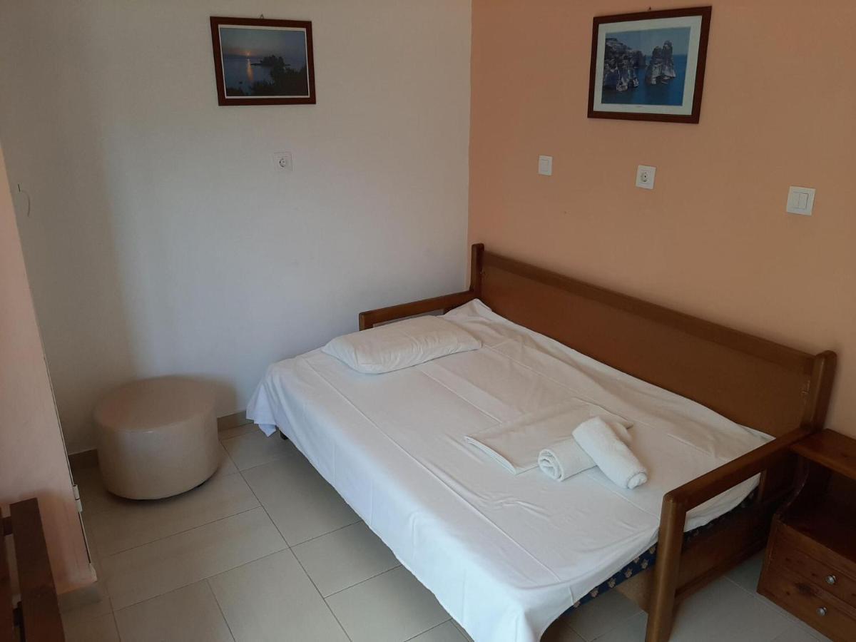 Majestic Apartment In Mpenitses With Shared Pool Esterno foto