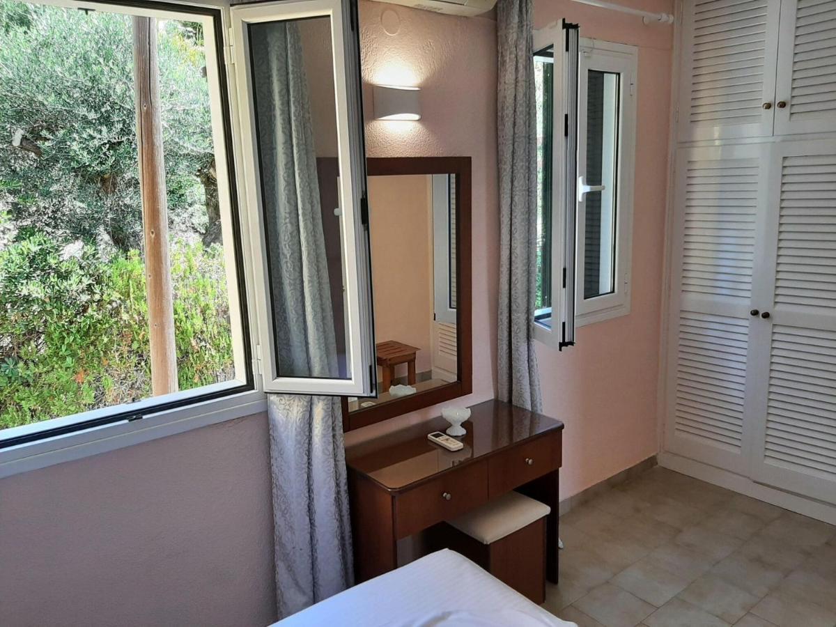 Majestic Apartment In Mpenitses With Shared Pool Esterno foto